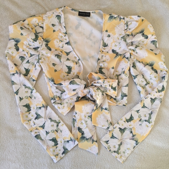 White Fox Boutique Tops - White Fox Sz S Crop long sleeve top